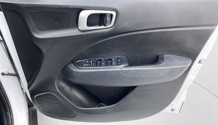 2021 Hyundai VENUE S MT 1.2 KAPPA, Petrol, Manual, 29,818 km, Driver Side Door Panels Control