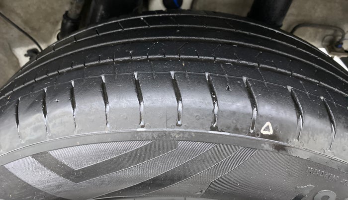 2021 Hyundai VENUE S MT 1.2 KAPPA, Petrol, Manual, 29,818 km, Left Rear Tyre Tread