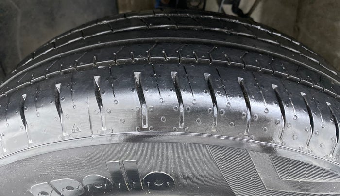 2021 Hyundai VENUE S MT 1.2 KAPPA, Petrol, Manual, 29,818 km, Left Front Tyre Tread