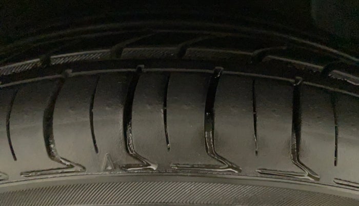 2014 Hyundai Xcent S AT 1.2 (O), Petrol, Automatic, 22,292 km, Right Front Tyre Tread