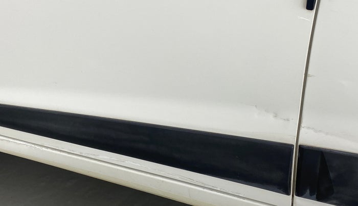2015 Hyundai Grand i10 SPORTZ 1.2 KAPPA VTVT, Petrol, Manual, 23,308 km, Front passenger door - Minor scratches