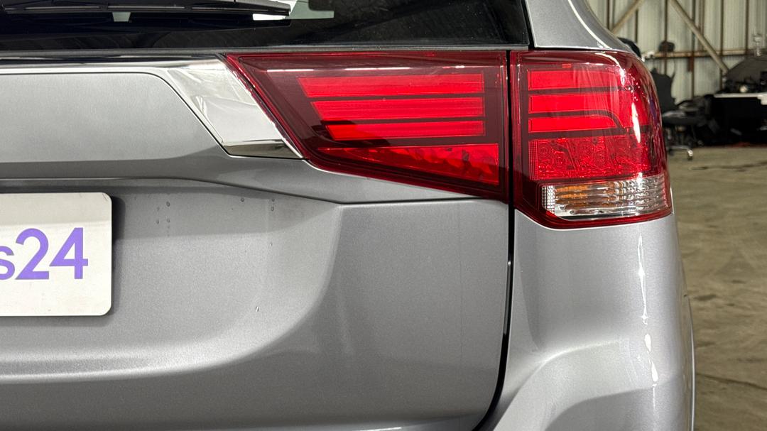 2017 Mitsubishi Outlander Ls (4x2), Automatic, 96690 km, Badge (Boot Right Side)