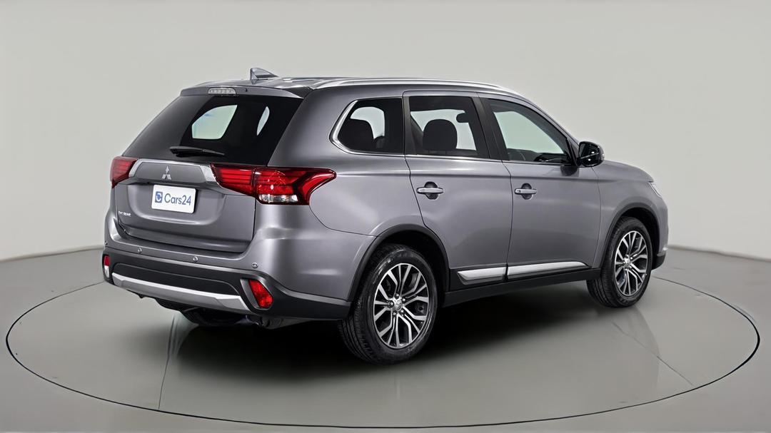 2017 Mitsubishi Outlander Ls (4x2), Automatic, 96690 km, Right Back Diagonal (45- Degree) View