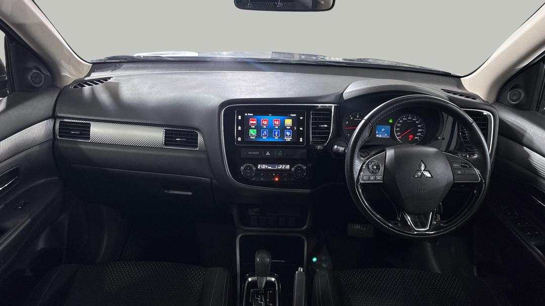 2017 Mitsubishi Outlander Ls (4x2), Automatic, 96690 km, Dashboard View