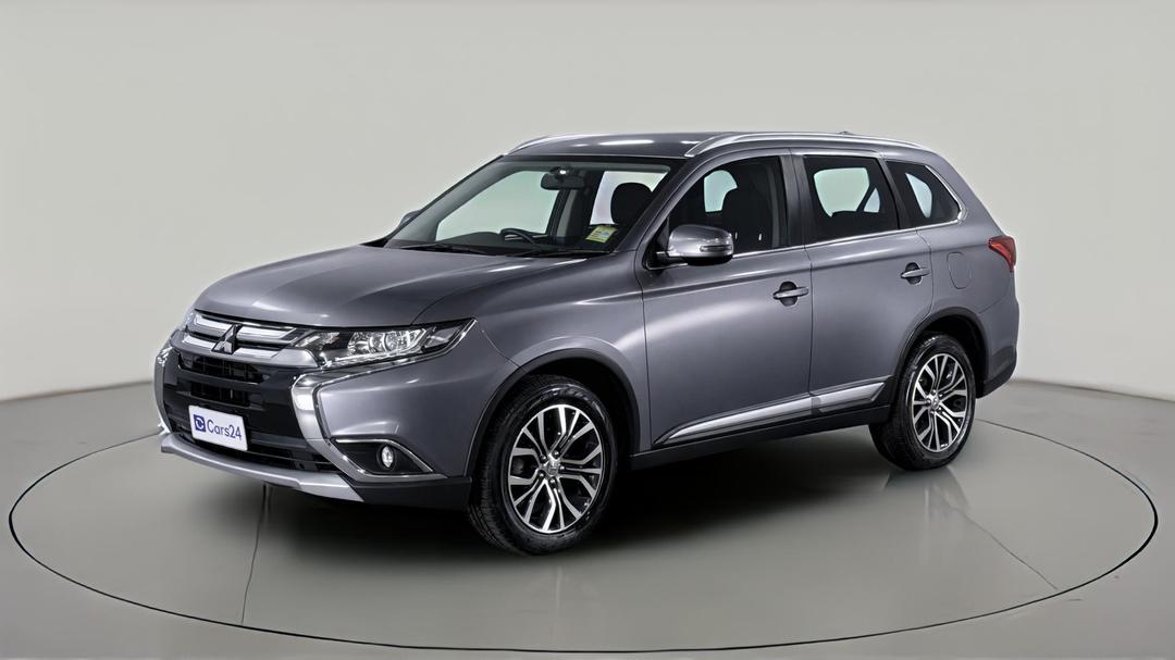 2017 Mitsubishi Outlander Ls (4x2), Automatic, 96690 km, Left Front Diagonal (45- Degree) View