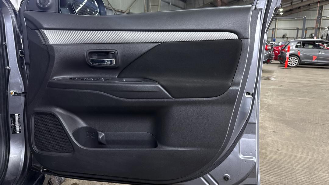 2017 Mitsubishi Outlander Ls (4x2), Automatic, 96690 km, Speaker View