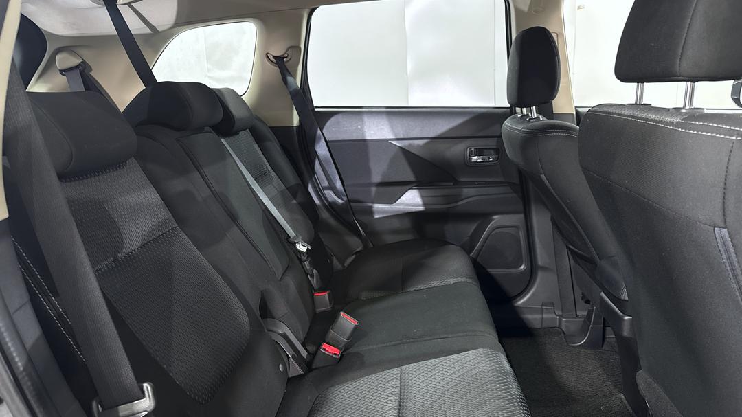 2017 Mitsubishi Outlander Ls (4x2), Automatic, 96690 km, Right Side Rear Door Cabin View