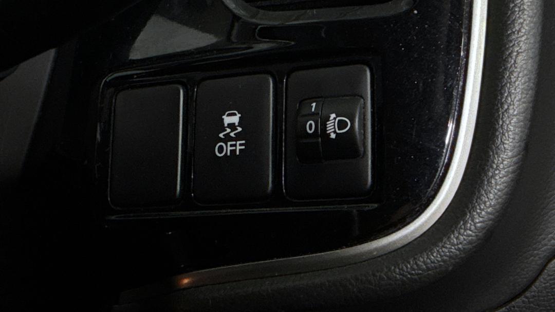 2017 Mitsubishi Outlander Ls (4x2), Automatic, 96690 km, Utility Switches/Buttons