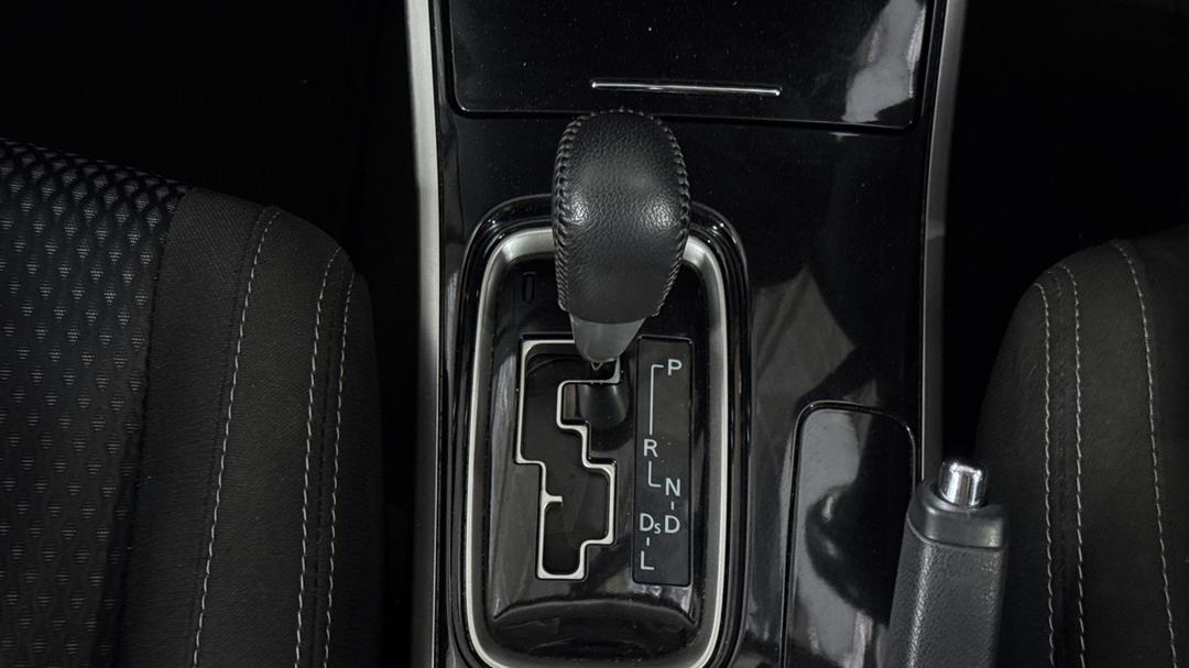 2017 Mitsubishi Outlander Ls (4x2), Automatic, 96690 km, Gear Lever 