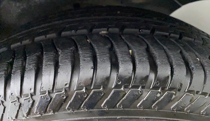 2016 Ford Ecosport 1.5 TITANIUM TI VCT AT, Petrol, Automatic, 23,486 km, Left Rear Tyre Tread
