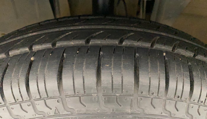 2019 Renault TRIBER RXZ, Petrol, Manual, 52,155 km, Left Front Tyre Tread