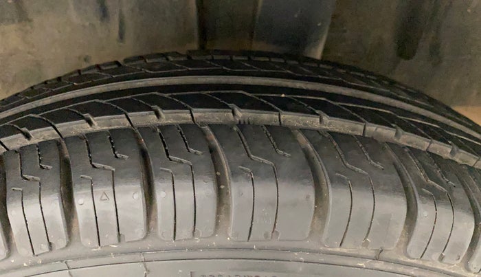 2019 Renault TRIBER RXZ, Petrol, Manual, 52,155 km, Left Rear Tyre Tread