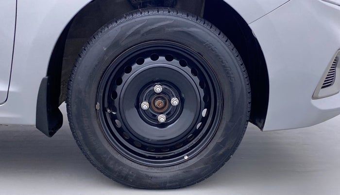 2017 Hyundai Verna 1.6 E VTVT, Petrol, Manual, 22,495 km, Right Front Wheel