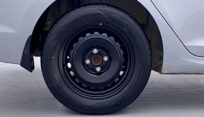 2017 Hyundai Verna 1.6 E VTVT, Petrol, Manual, 22,495 km, Right Rear Wheel