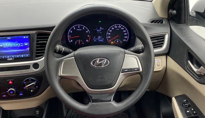 2017 Hyundai Verna 1.6 E VTVT, Petrol, Manual, 22,495 km, Steering Wheel Close Up