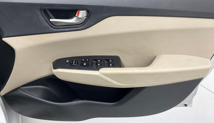 2017 Hyundai Verna 1.6 E VTVT, Petrol, Manual, 22,495 km, Driver Side Door Panels Control