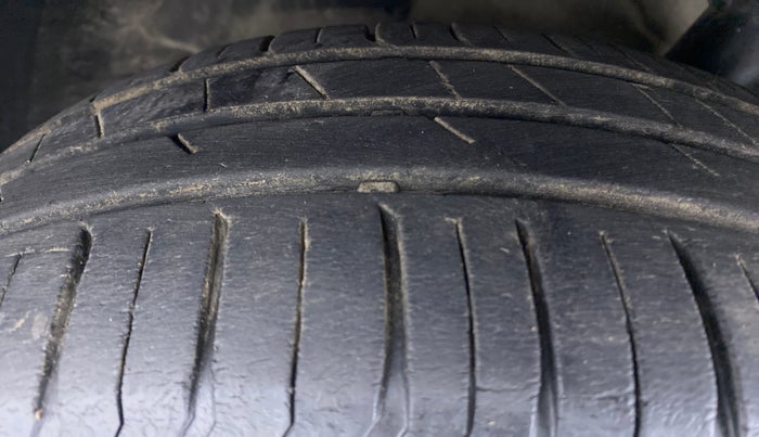 2017 Hyundai Verna 1.6 E VTVT, Petrol, Manual, 22,495 km, Left Front Tyre Tread