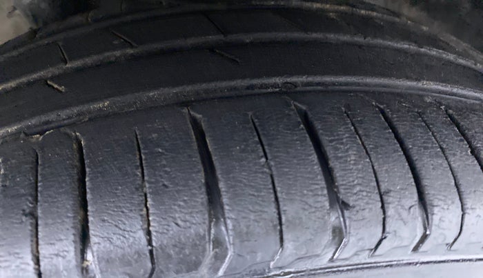 2017 Hyundai Verna 1.6 E VTVT, Petrol, Manual, 22,495 km, Right Front Tyre Tread