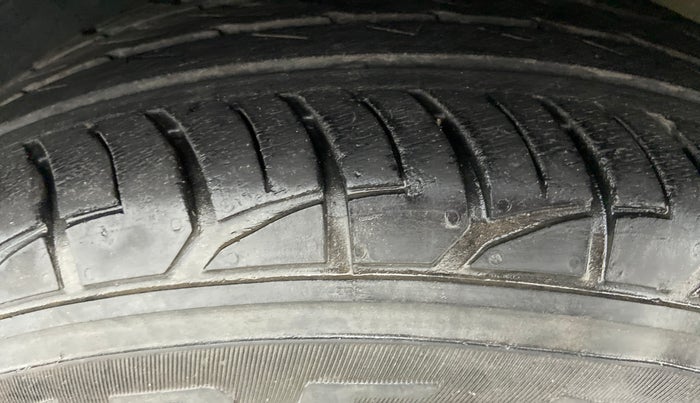 2011 Volkswagen Polo COMFORTLINE 1.2L PETROL, Petrol, Manual, 14,300 km, Left Front Tyre Tread
