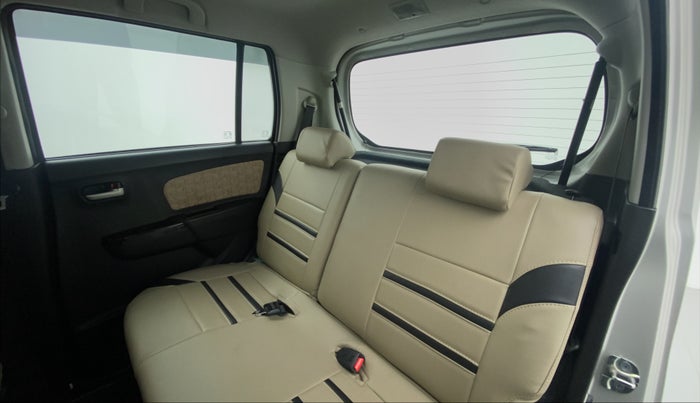 2017 Maruti Wagon R 1.0 VXI, Petrol, Manual, 37,427 km, Right Side Rear Door Cabin