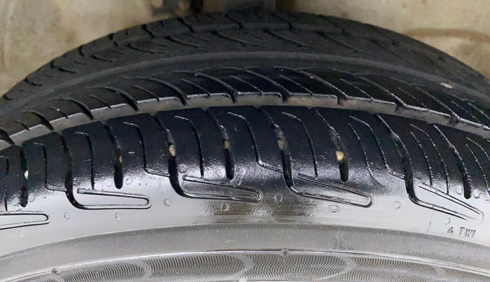 2017 Maruti Wagon R 1.0 VXI, Petrol, Manual, 37,427 km, Right Front Tyre Tread