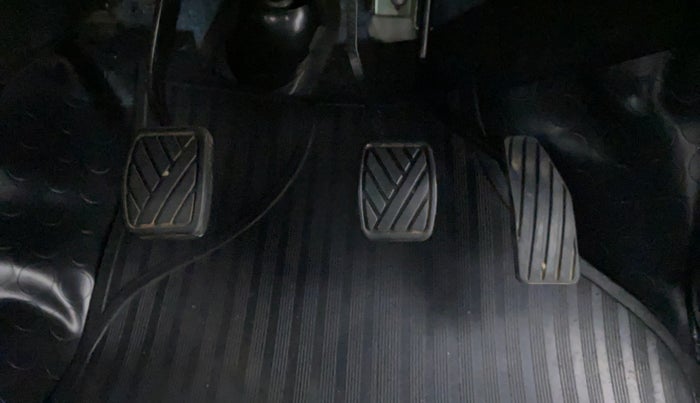 2017 Maruti Wagon R 1.0 VXI, Petrol, Manual, 37,427 km, Pedals