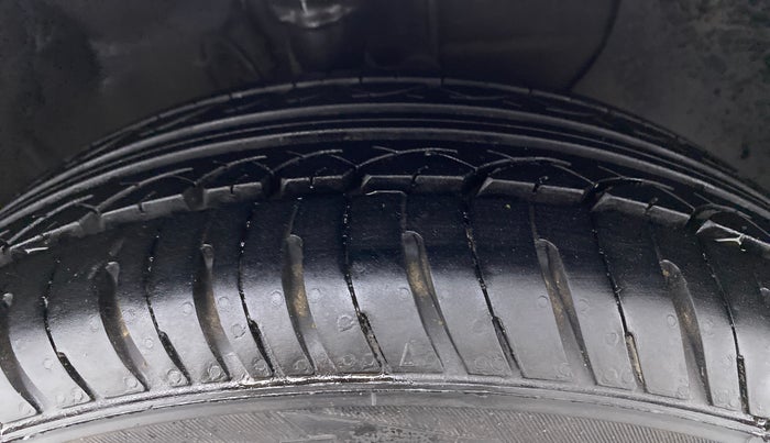 2015 Hyundai Elite i20 SPORTZ 1.2, Petrol, Manual, 69,055 km, Right Front Tyre Tread