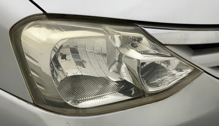 2011 Toyota Etios Liva VX, Petrol, Manual, 35,131 km, Right headlight - Faded