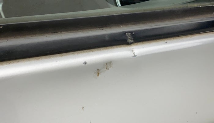 2011 Toyota Etios Liva VX, Petrol, Manual, 35,131 km, Driver-side door - Slightly rusted