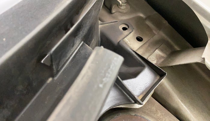 2011 Toyota Etios Liva VX, Petrol, Manual, 35,131 km, Bonnet (hood) - Cowl vent panel has minor damage