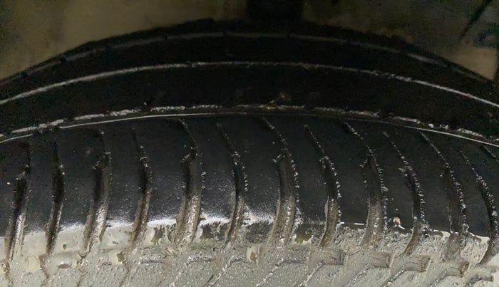 2014 Maruti Swift VXI, Petrol, Manual, 42,237 km, Right Front Tyre Tread