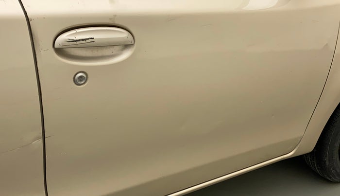 2011 Toyota Etios Liva G, Petrol, Manual, 51,437 km, Driver-side door - Slightly dented