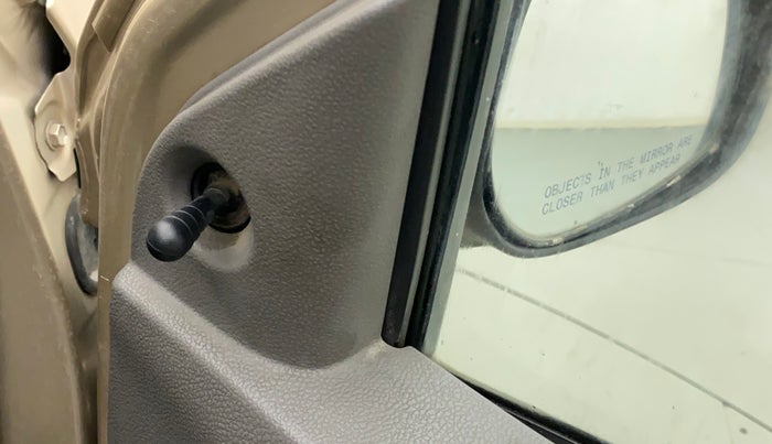 2011 Toyota Etios Liva G, Petrol, Manual, 51,437 km, Right rear-view mirror - ORVM knob broken and not working