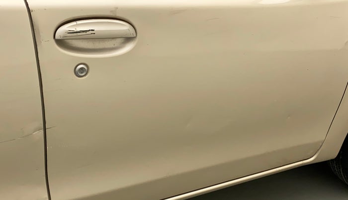 2011 Toyota Etios Liva G, Petrol, Manual, 51,539 km, Driver-side door - Minor scratches