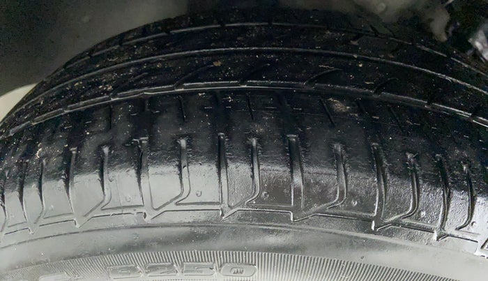 2017 Hyundai Elite i20 ASTA 1.2, Petrol, Manual, 29,770 km, Left Front Tyre Tread