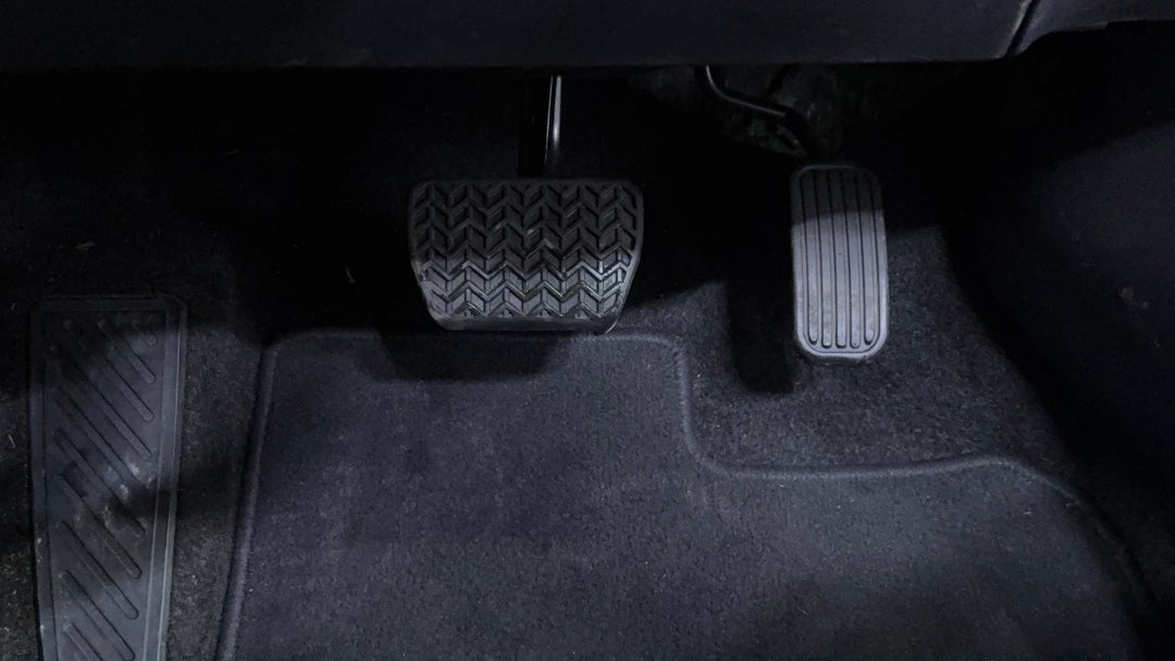 2024 Toyota Corolla Ascent Sport + Conv Pk Hybrid, Automatic, 23831 km, Pedals and Footmat