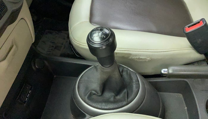 2014 Hyundai i20 MAGNA (O) 1.2, Petrol, Manual, 1,03,008 km, Gear lever - Boot cover slightly torn