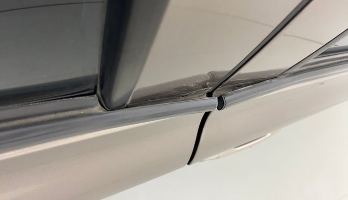 2014 Hyundai i20 MAGNA (O) 1.2, Petrol, Manual, 1,03,008 km, Right rear door - Weather strip has minor damage