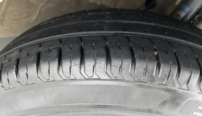 2019 Maruti Swift LXI D, Petrol, Manual, 24,592 km, Right Front Tyre Tread