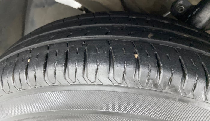 2019 Maruti Swift LXI D, Petrol, Manual, 24,592 km, Left Front Tyre Tread