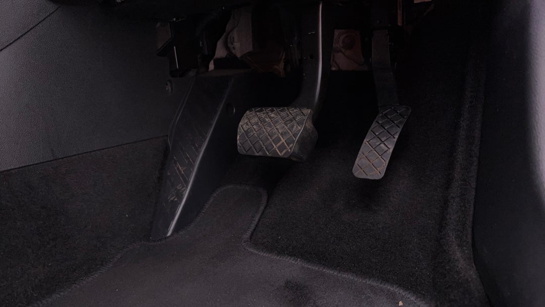 2020 SKODA Karoq 110tsi, Automatic, 49255 km, Pedals and Footmat