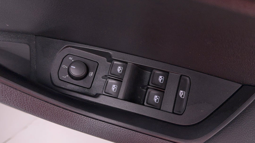 2020 SKODA Karoq 110tsi, Automatic, 49255 km, Drivers Side Door Panel Controls