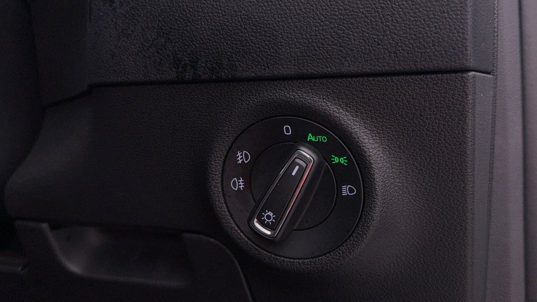 2020 SKODA Karoq 110tsi, Automatic, 49255 km, Utility Switches/Buttons