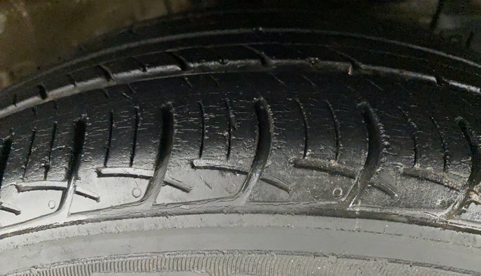 2017 Maruti Ciaz SHVS VDI, Diesel, Manual, 61,522 km, Right Front Tyre Tread