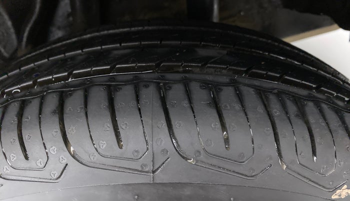 2015 Honda Amaze 1.2 SMT I VTEC, CNG, Manual, 96,586 km, Left Rear Tyre Tread