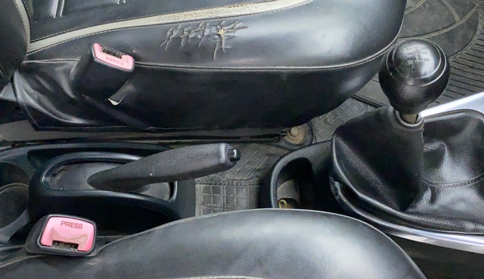 2011 Toyota Etios V, Petrol, Manual, 71,830 km, Gear Lever