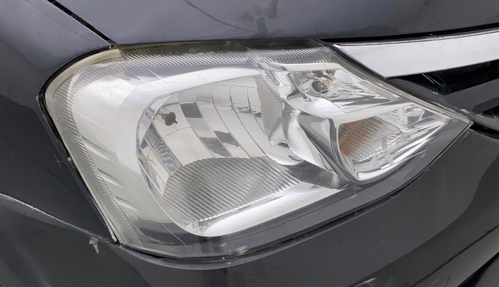 2011 Toyota Etios V, Petrol, Manual, 71,830 km, Right headlight - Minor scratches