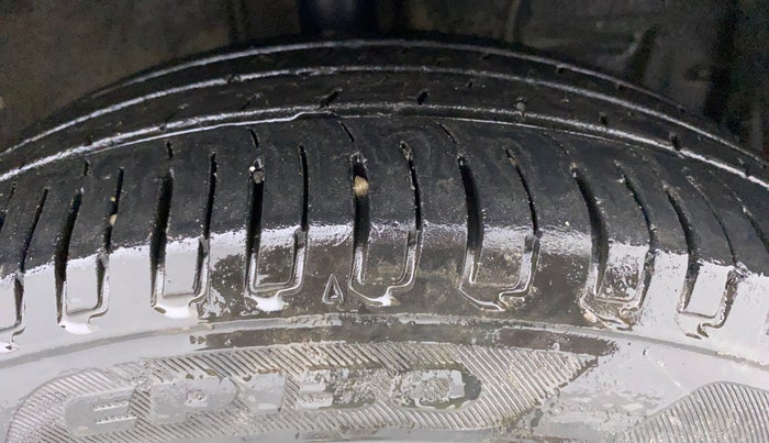 2011 Toyota Etios V, Petrol, Manual, 71,830 km, Right Front Tyre Tread