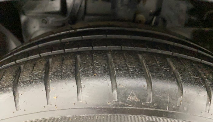 2018 Ford Figo Aspire 1.2 TITANIUM PETROL, Petrol, Manual, 33,914 km, Left Front Tyre Tread