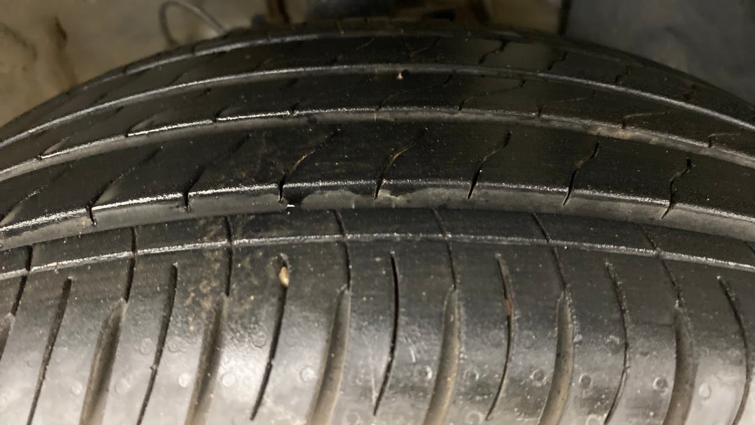 Right Front Tyre Tread
